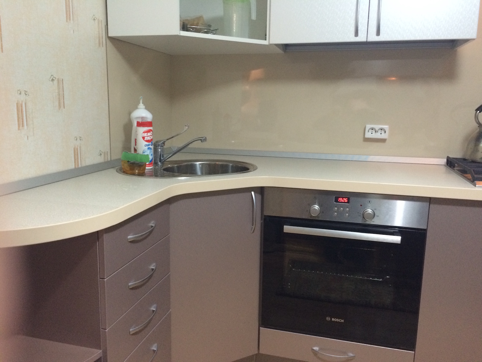 Фото 1 Кухонный гарнитур Гардения. Кухня для большой семьи в трехкомнатной квартире | Кухни на заказ на кухникирова.рф