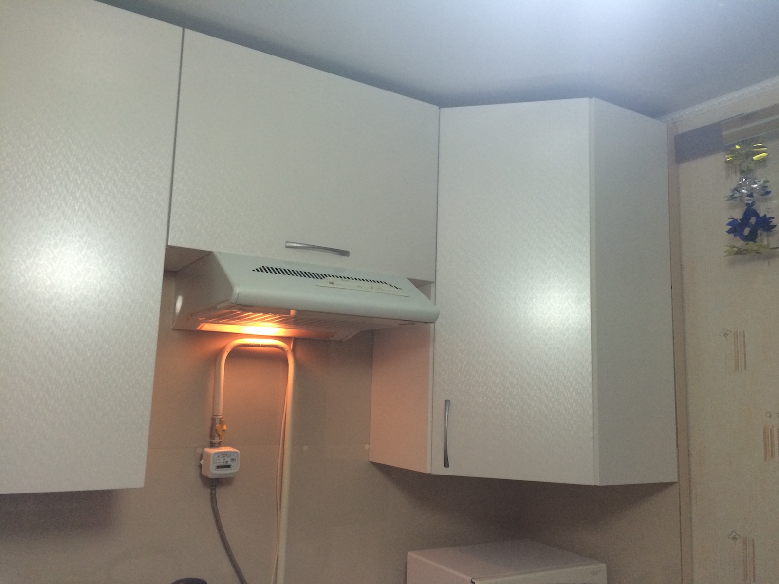 Фото 3 Кухонный гарнитур Гардения. Кухня для большой семьи в трехкомнатной квартире | Кухни на заказ на кухникирова.рф