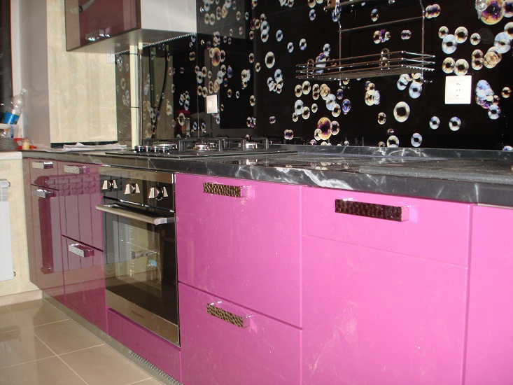 Фото 2 Кухонный гарнитур Диморфотека. Оригинальный дизайн для любителей нестандартных решений | Кухни на заказ на кухникирова.рф