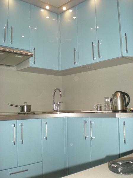 Фото 1 Кухонный гарнитур Эрингиум. Голубая кухня из пластика, ЛДСП и МДФ | Кухни на заказ на кухникирова.рф