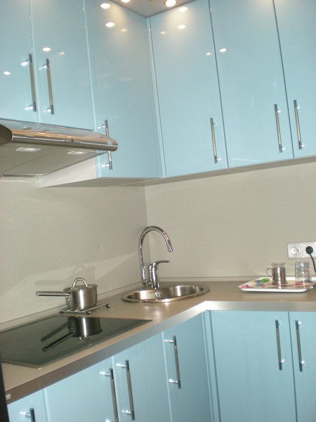 Фото 3 Кухонный гарнитур Эрингиум. Голубая кухня из пластика, ЛДСП и МДФ | Кухни на заказ на кухникирова.рф
