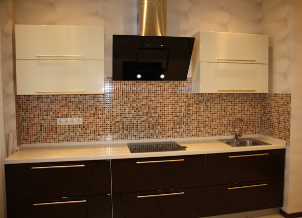 Фото 2 Кухонный гарнитур Франжипани. Контрастная кухня для дома или квартиры | Кухни на заказ на кухникирова.рф