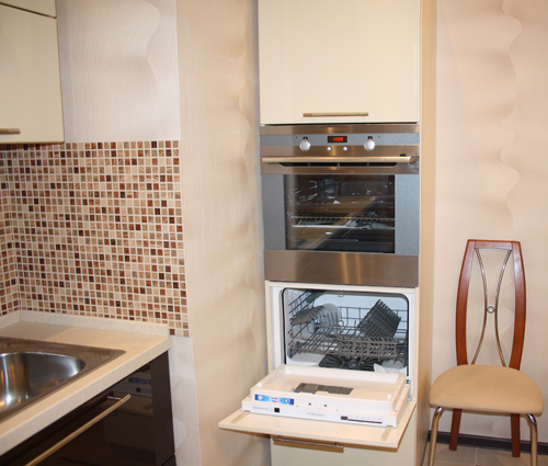 Фото 3 Кухонный гарнитур Франжипани. Контрастная кухня для дома или квартиры | Кухни на заказ на кухникирова.рф