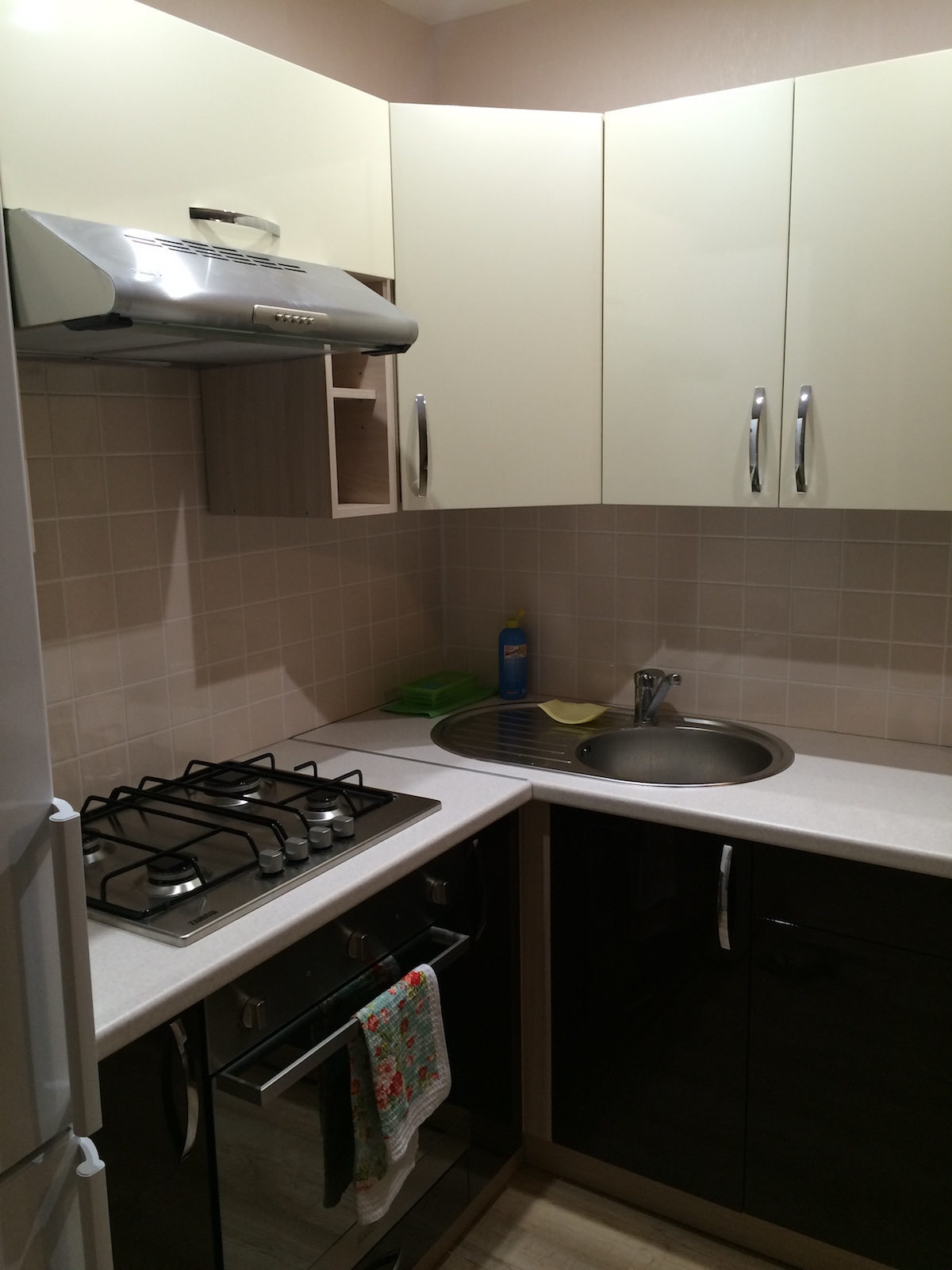 Фото 4 Кухонный гарнитур Мальва. Угловая кухня в светлых тонах | Кухни на заказ на кухникирова.рф