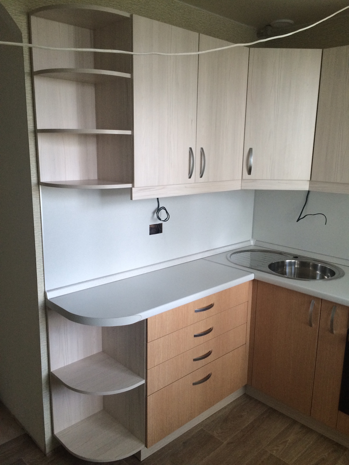 Фото 4 Кухонный гарнитур Эпифиллум. Кухня под дерево от производителя | Кухни на заказ на кухникирова.рф