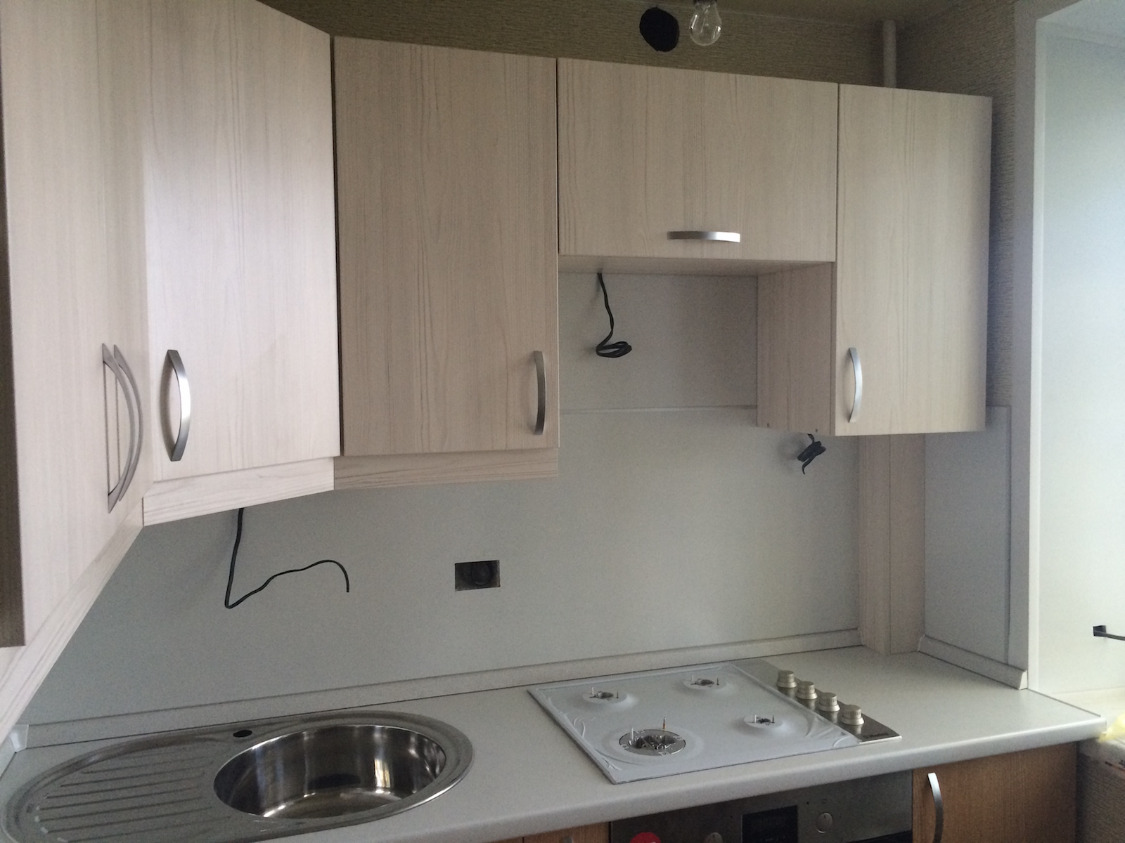 Фото 5 Кухонный гарнитур Эпифиллум. Кухня под дерево от производителя | Кухни на заказ на кухникирова.рф