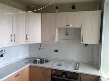 Фото Кухонный гарнитур Эпифиллум. Кухня под дерево от производителя | Кухни на заказ на кухникирова.рф