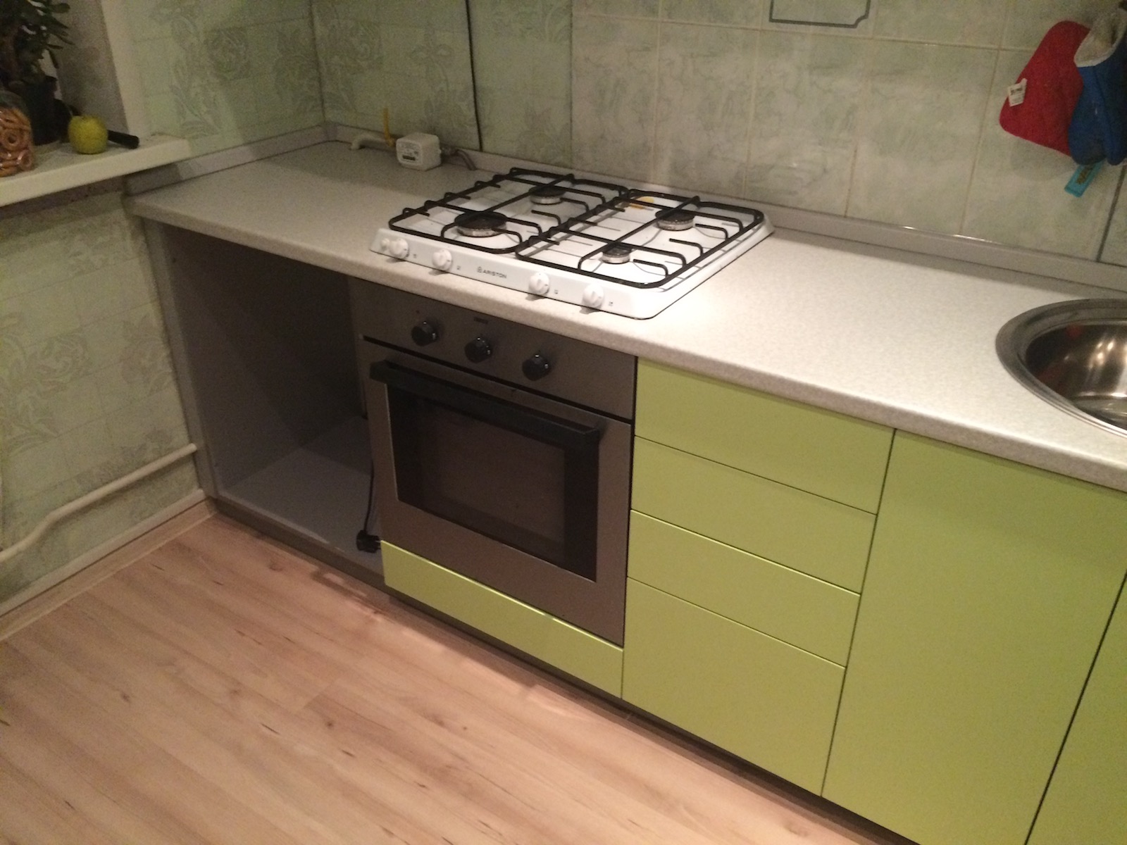 Фото 1 Кухонный гарнитур Фиоингрин. Фасады и корпус кухни выполнены из МДФ | Кухни на заказ на кухникирова.рф