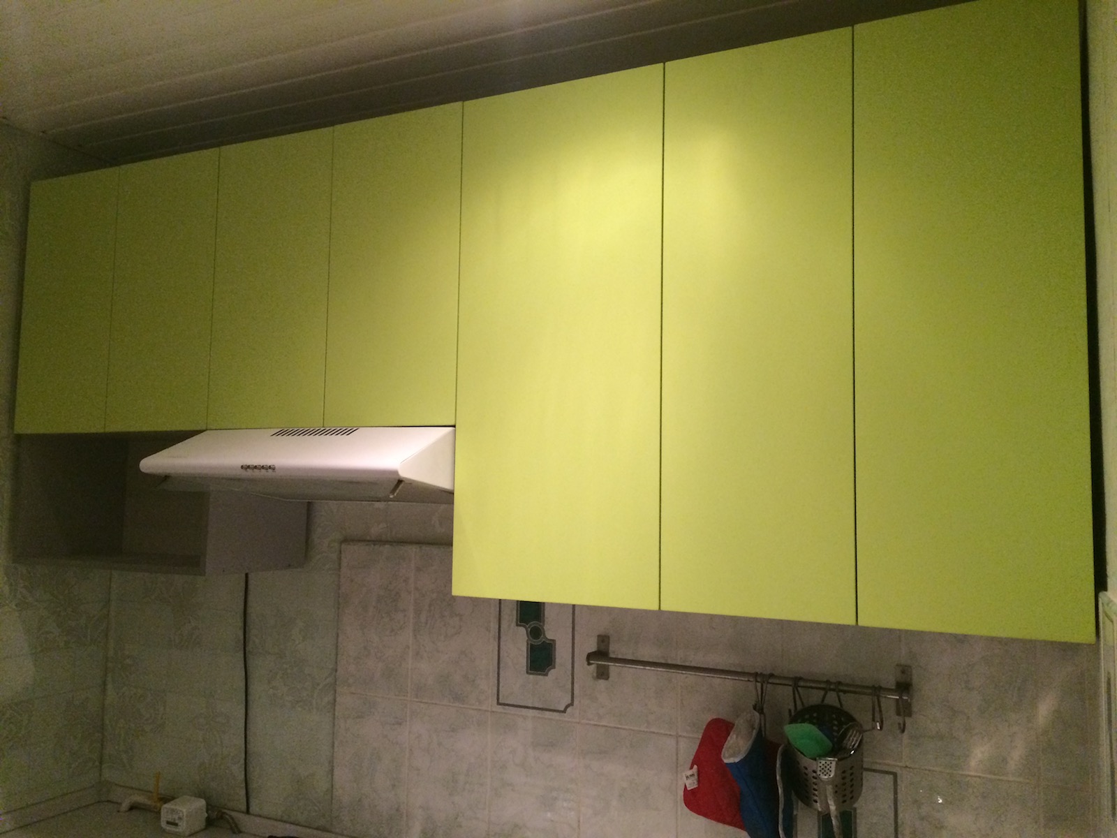 Фото 2 Кухонный гарнитур Фиоингрин. Фасады и корпус кухни выполнены из МДФ | Кухни на заказ на кухникирова.рф