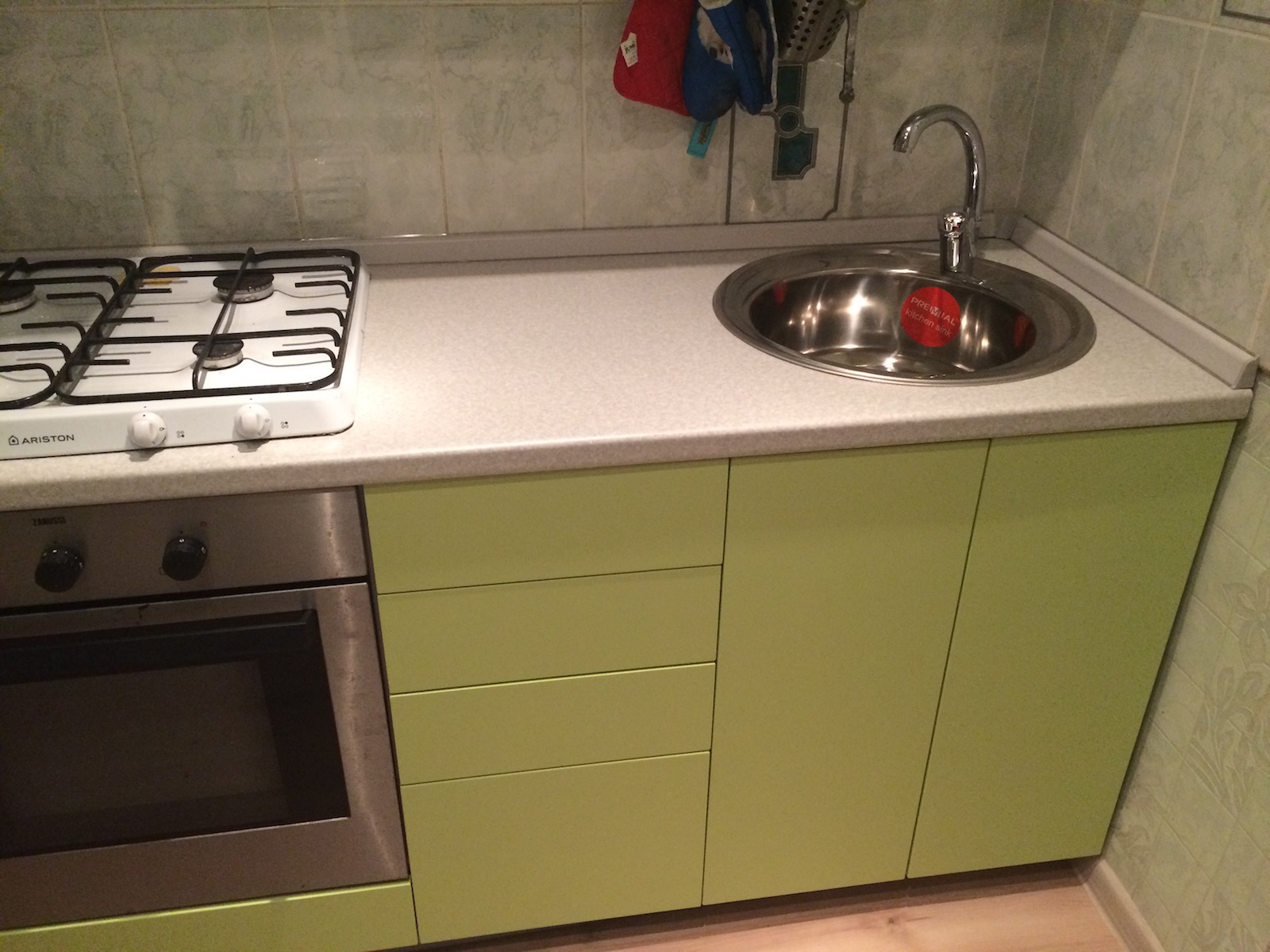 Фото 3 Кухонный гарнитур Фиоингрин. Фасады и корпус кухни выполнены из МДФ | Кухни на заказ на кухникирова.рф