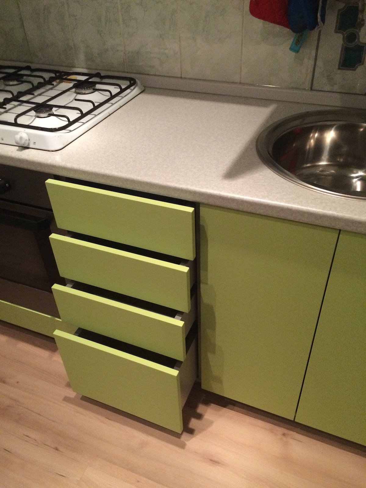 Фото 6 Кухонный гарнитур Фиоингрин. Фасады и корпус кухни выполнены из МДФ | Кухни на заказ на кухникирова.рф