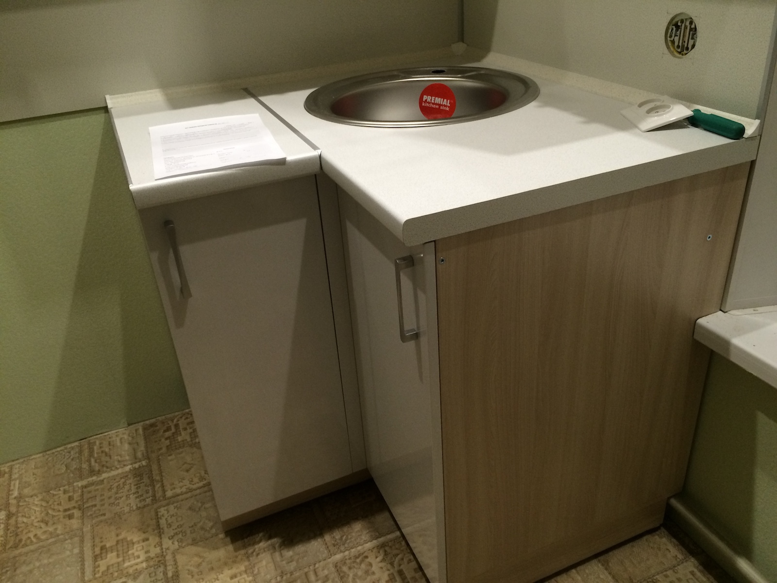 Фото 2 Кухонный гарнитур Люпин. Фасады из МДФ, корпус ЛДСП | Кухни на заказ на кухникирова.рф