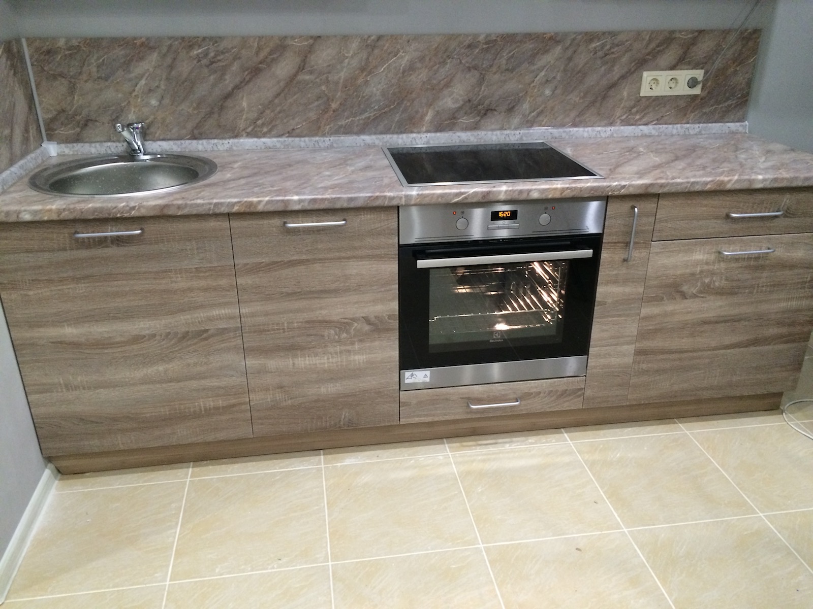 Фото 5 Кухонный гарнитур Moonaqua с барной стойкой. Фасады из МДФ, корпус ЛДСП | Кухни на заказ на кухникирова.рф