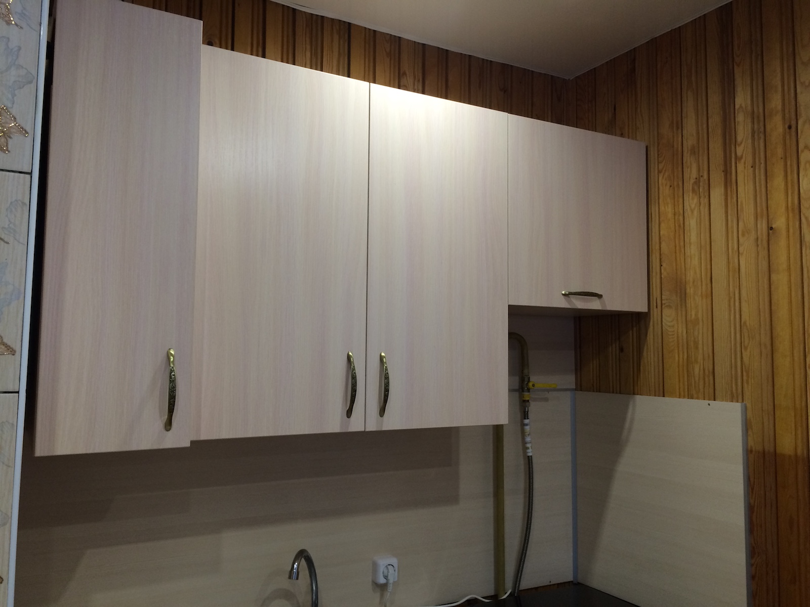 Фото 2 Маленький кухонный гарнитур Ирис. Фасады и корпус из ЛДСП | Кухни на заказ на кухникирова.рф