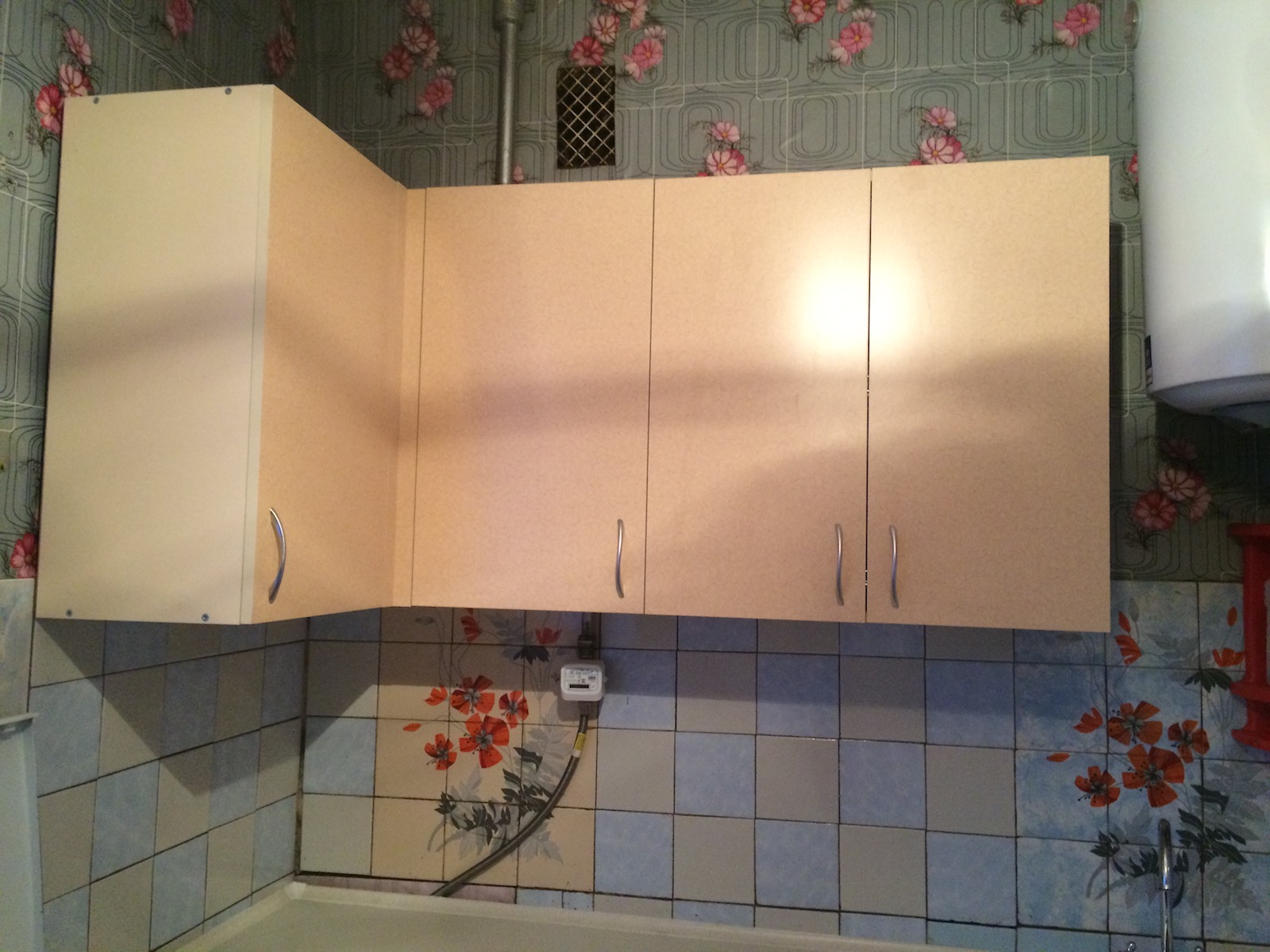 Фото 1 Маленький кухонный гарнитур Крем. Фасады и корпус из ЛДСП | Кухни на заказ на кухникирова.рф