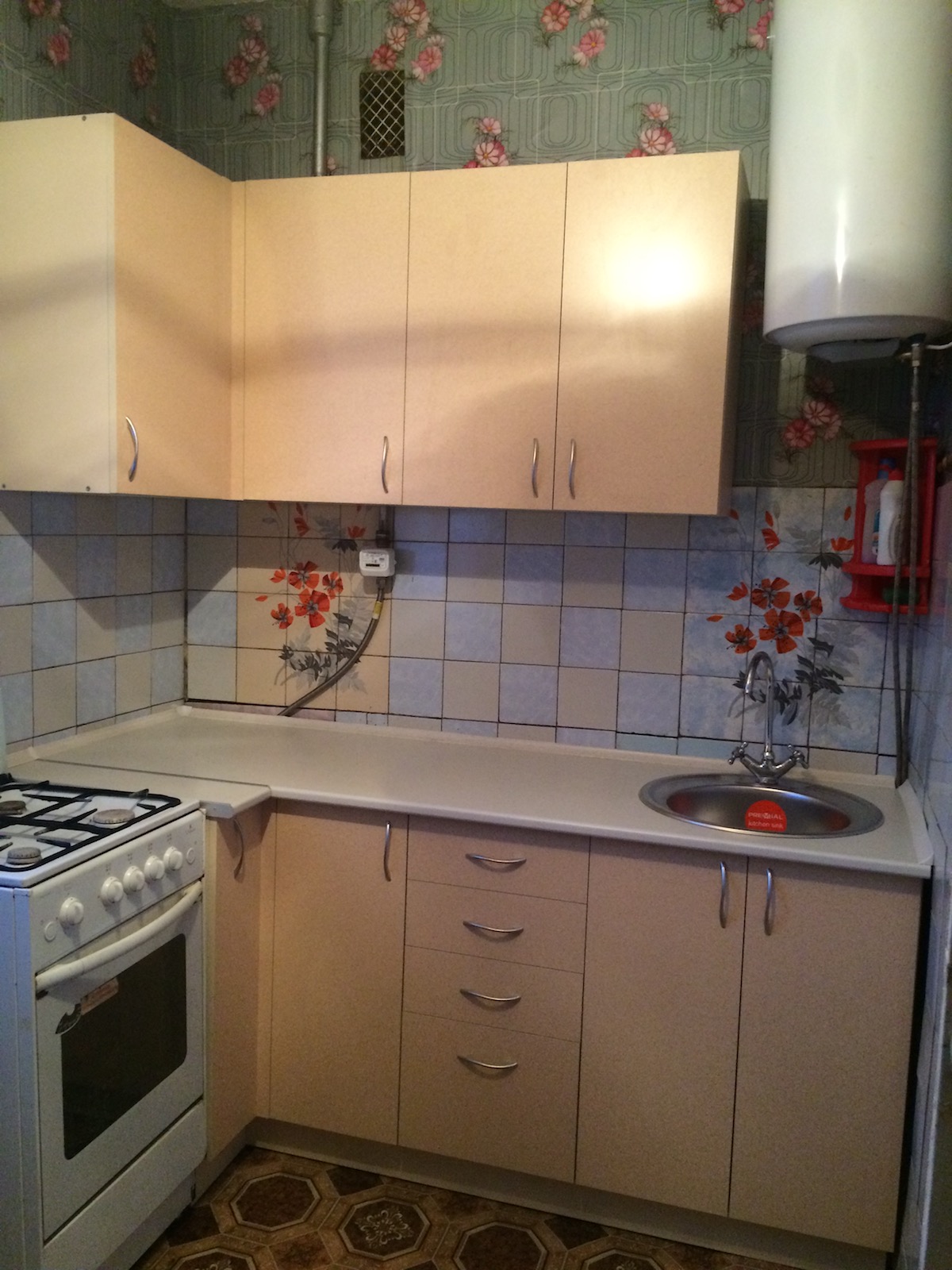 Фото 3 Маленький кухонный гарнитур Крем. Фасады и корпус из ЛДСП | Кухни на заказ на кухникирова.рф