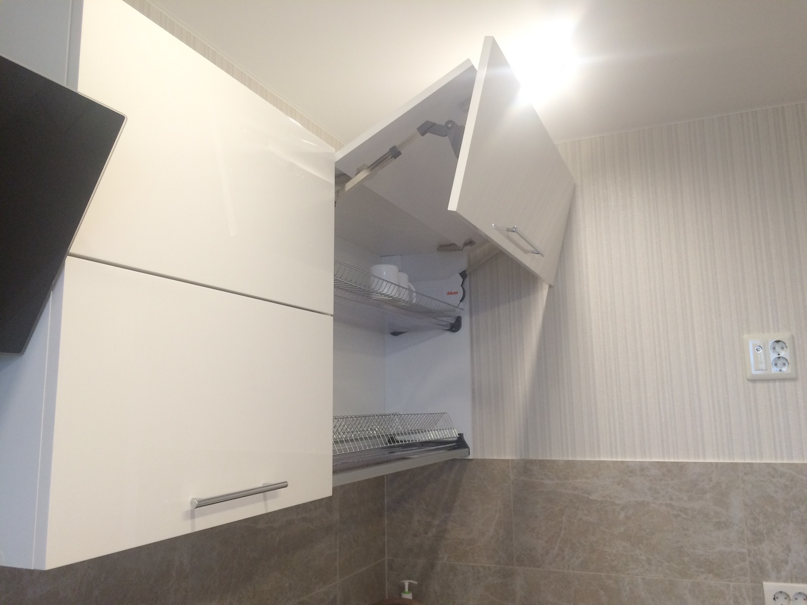 Фото 4 Кухонный гарнитур Жасмин с крашеными фасадами из МДФ | Кухни на заказ на кухникирова.рф