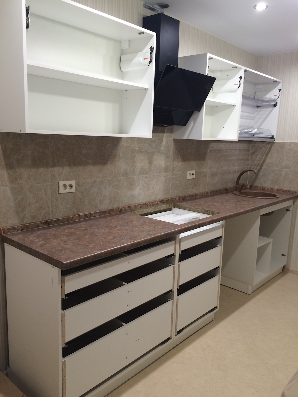 Фото 5 Кухонный гарнитур Жасмин с крашеными фасадами из МДФ | Кухни на заказ на кухникирова.рф