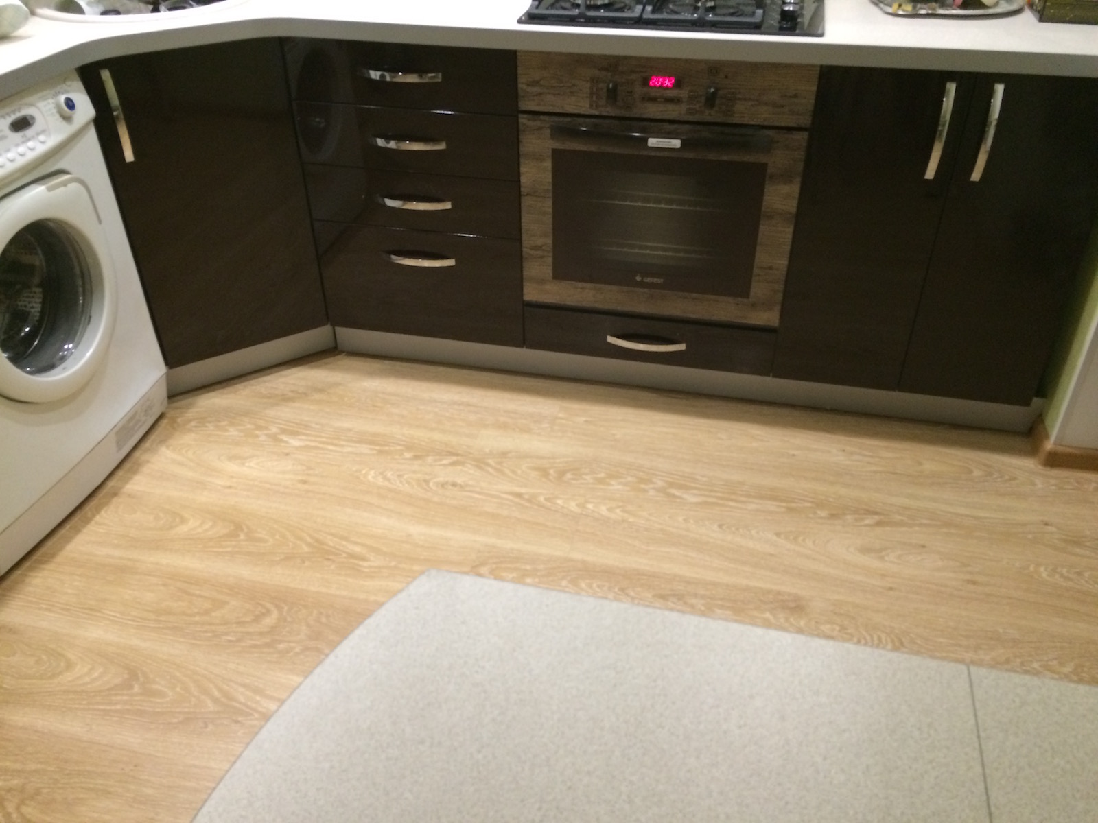 Фото 3 Кухонный гарнитур Аргирантумум. Угловая кухня для квартиры студии | Кухни на заказ на кухникирова.рф