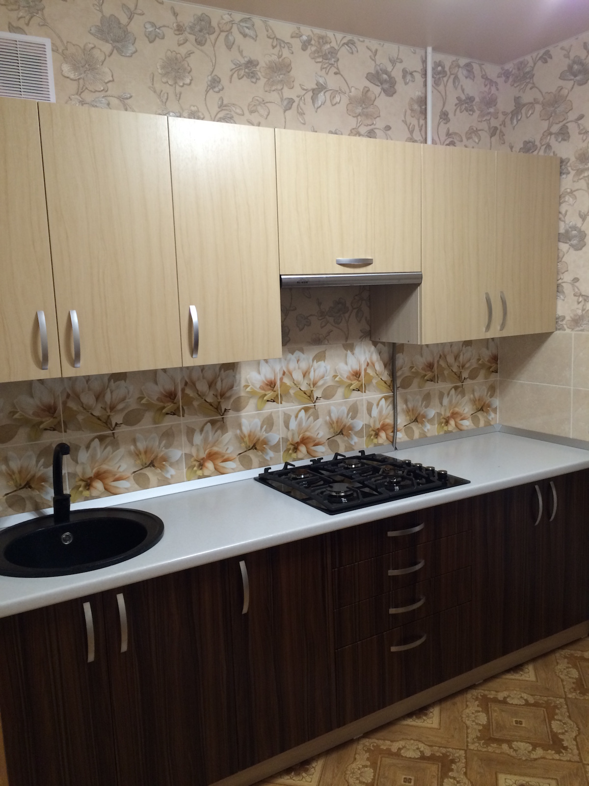 Фото 1 Кухонный гарнитур Вербаскум. Прямая кухня для двухкомнатной квартиры | Кухни на заказ на кухникирова.рф