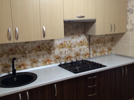 Фото Кухонный гарнитур Вербаскум. Прямая кухня для двухкомнатной квартиры | Кухни на заказ на кухникирова.рф