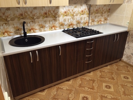 Фото Кухонный гарнитур Вербаскум. Прямая кухня для двухкомнатной квартиры | Кухни на заказ на кухникирова.рф