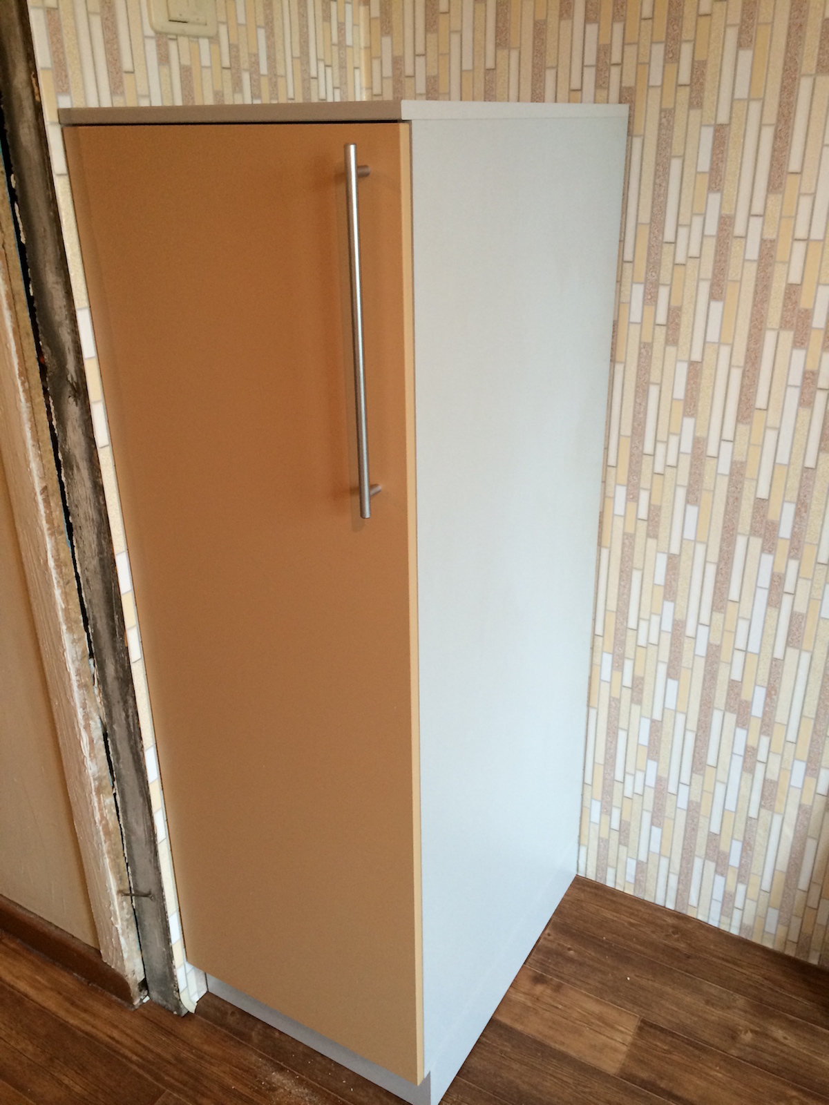 Фото 5 Кухонный гарнитур Физалис. Маленькая кухня без верхних шкафчиков | Кухни на заказ на кухникирова.рф