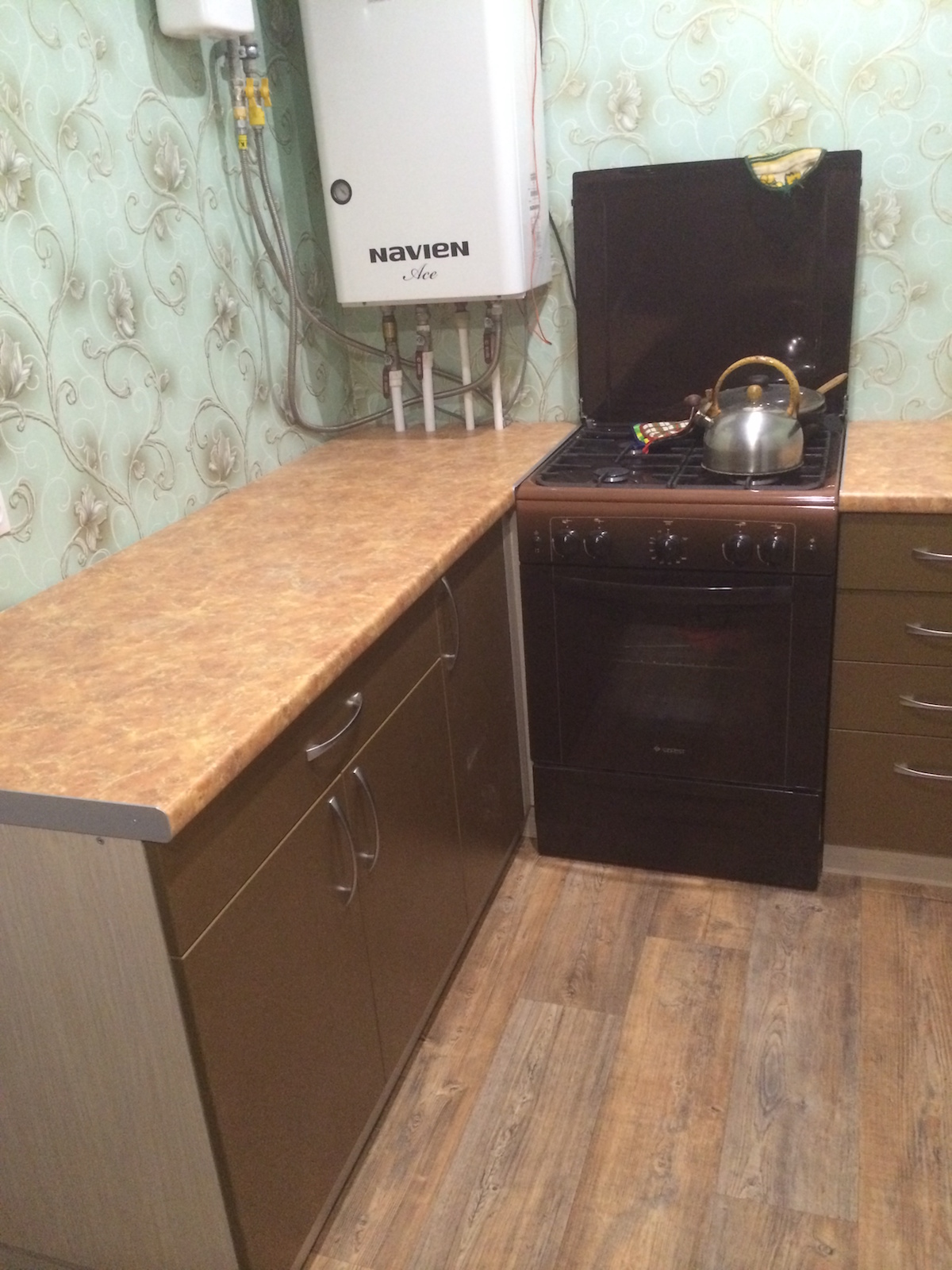 Фото 2 Кухонный гарнитур Рудбекия. Маленькая П образная кухня для частного дома | Кухни на заказ на кухникирова.рф